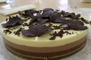 Tarta de tres chocolates